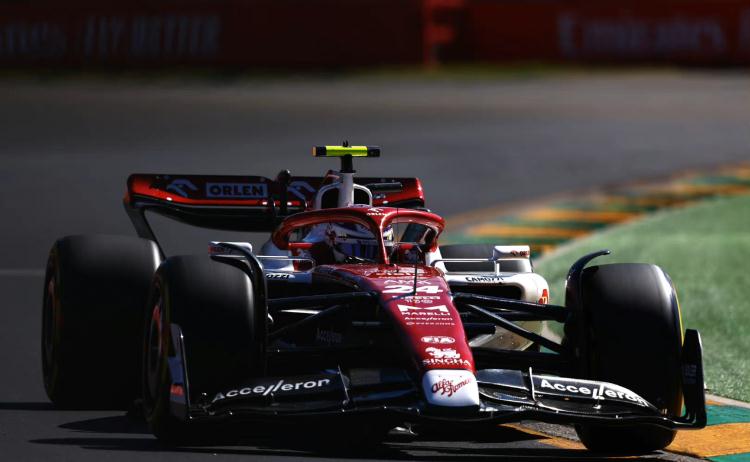 阿斯顿马丁轻取梅赛德斯，周冠宇关键制胜